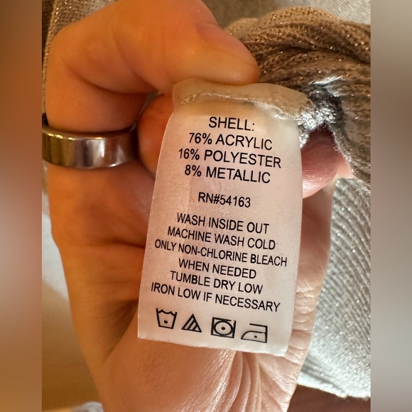 Calvin Klein silver women’s shawl, perfect for Holiday dress cover, size large - Picture 2 of 5